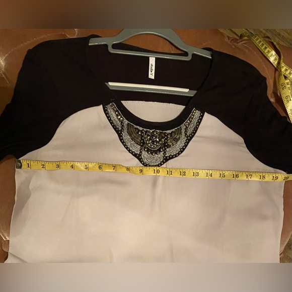 Studio Y long sleeve silky dress shirt with embellishments. - Picture 7 of 9